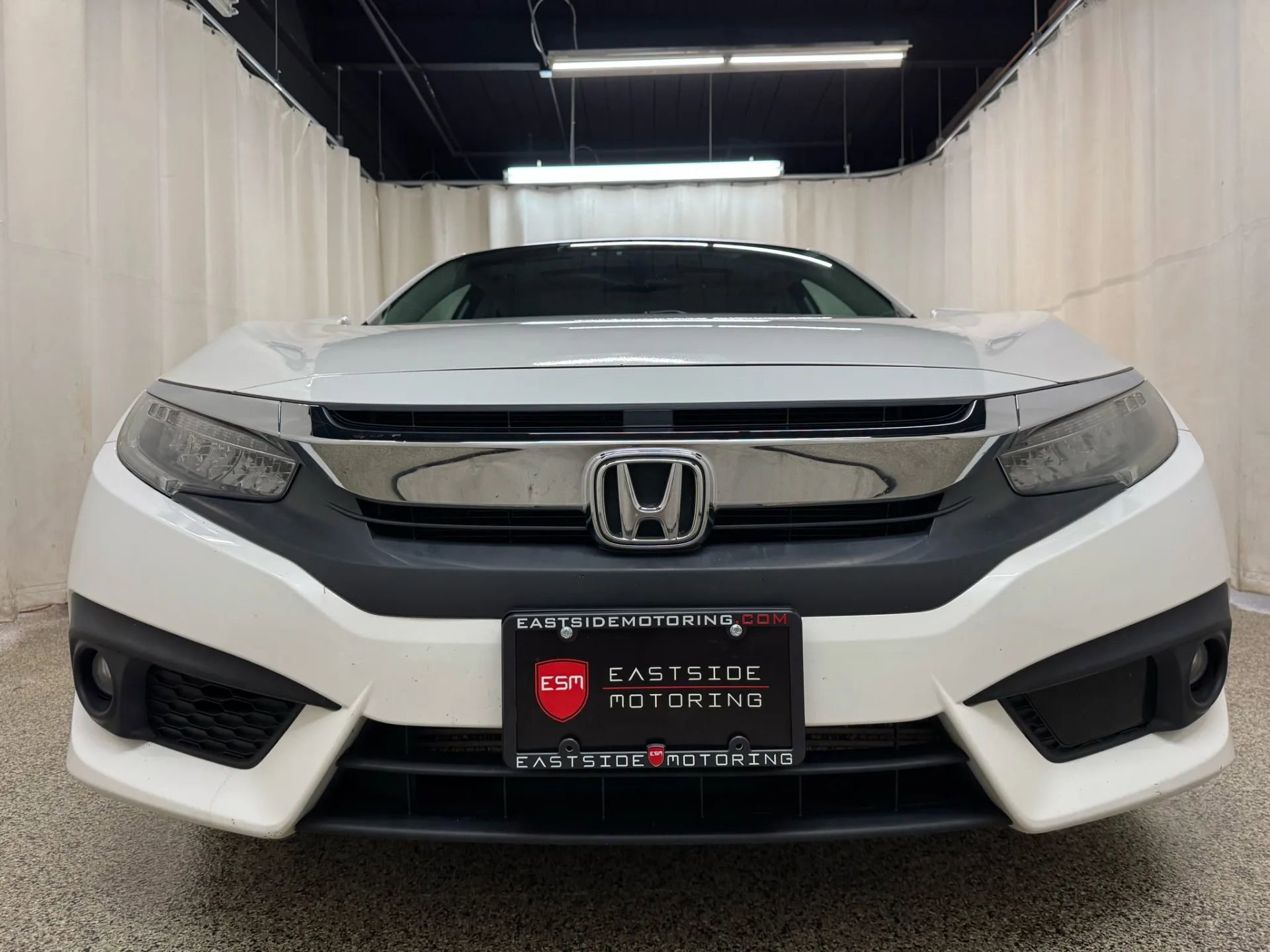 2016 Honda Civic Touring photo 2
