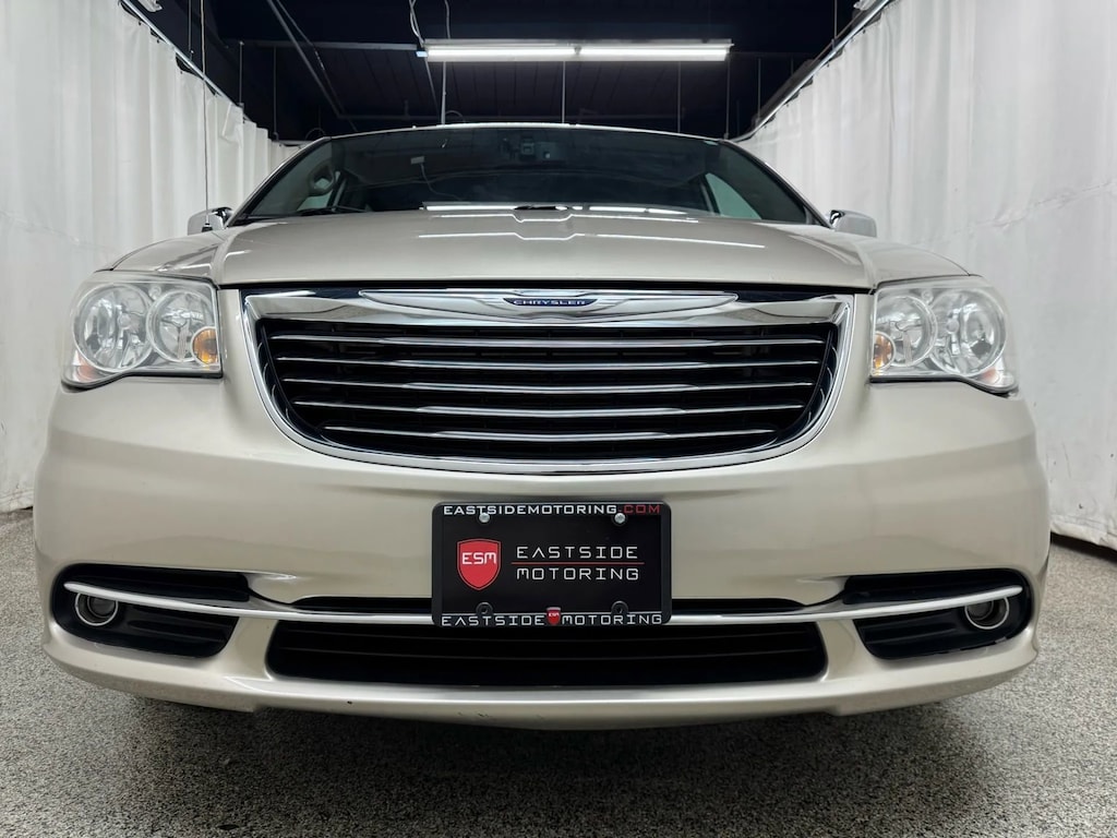 Used 2014 Chrysler Town & Country Touring-L Minivan 4D Wagon