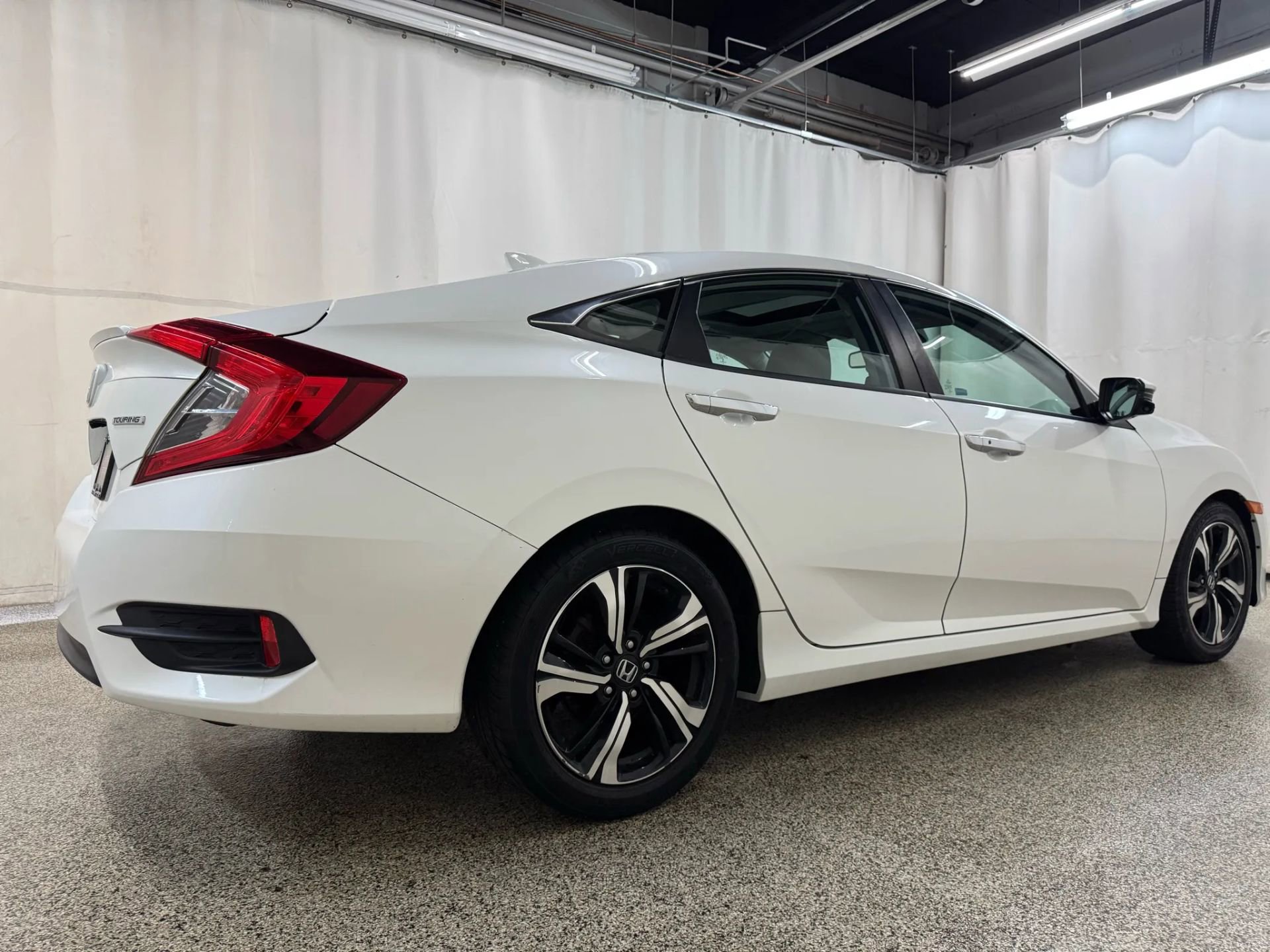 2016 Honda Civic Touring photo 4