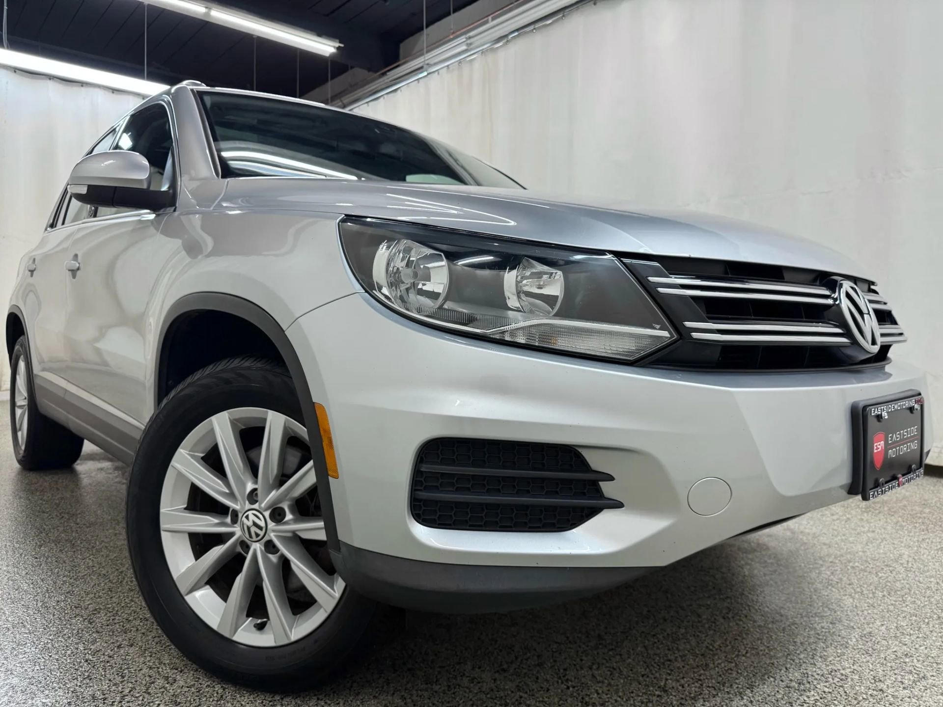 2017 Volkswagen Tiguan Wolfsburg Edition photo 3