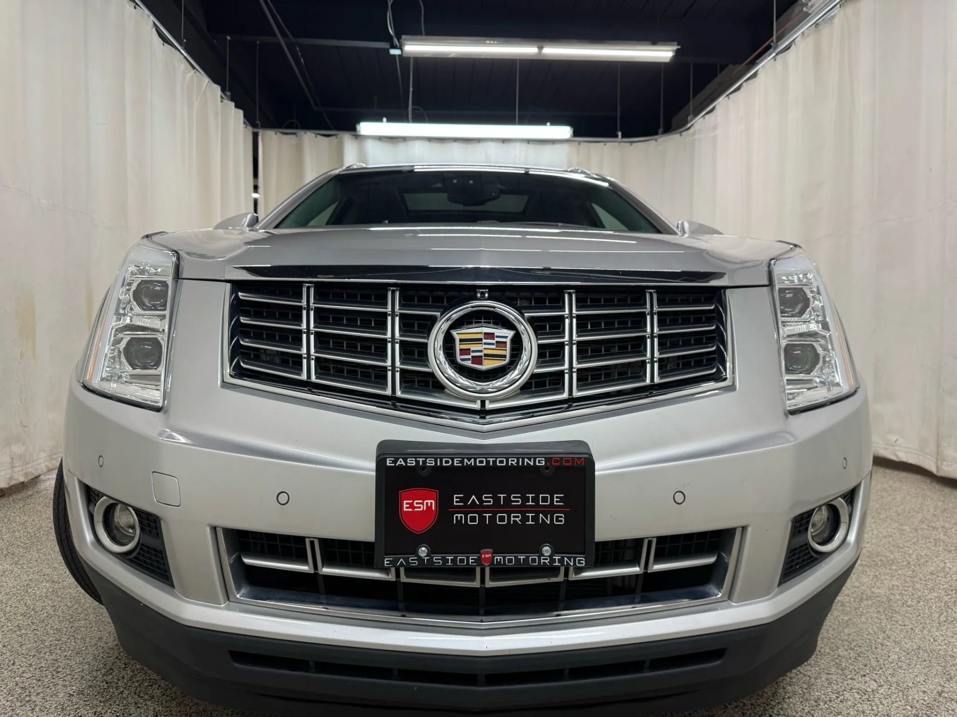 2016 Cadillac SRX Luxury photo 2