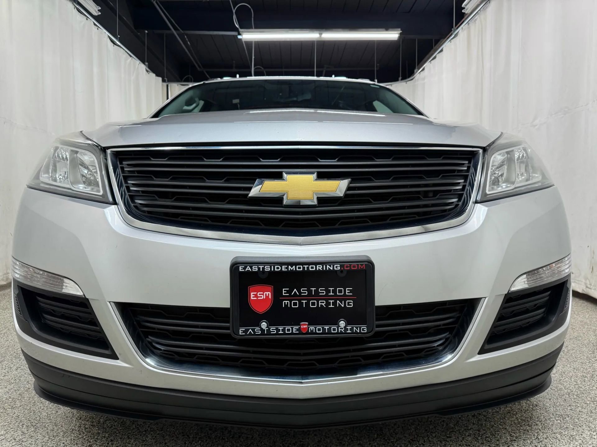 2016 Chevrolet Traverse LS photo 2