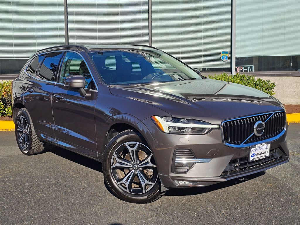 2022 Volvo XC60 B5 Momentum AWD's photo