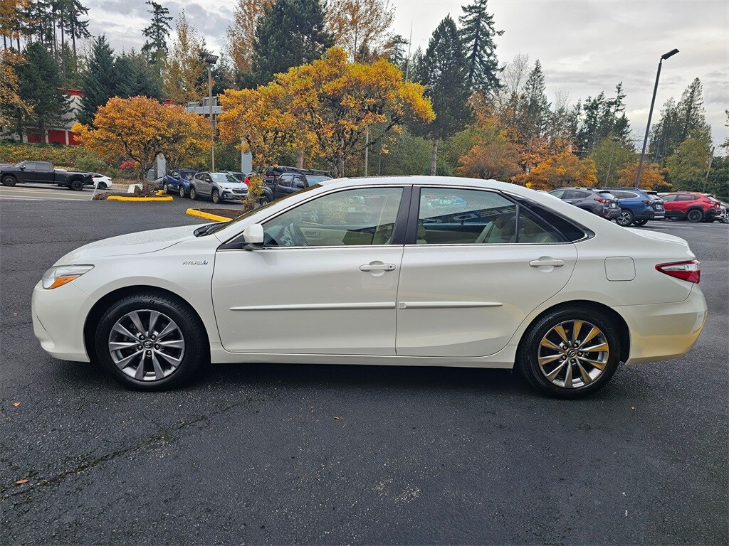 2017 Toyota Camry SE XLE Hybrid photo 4