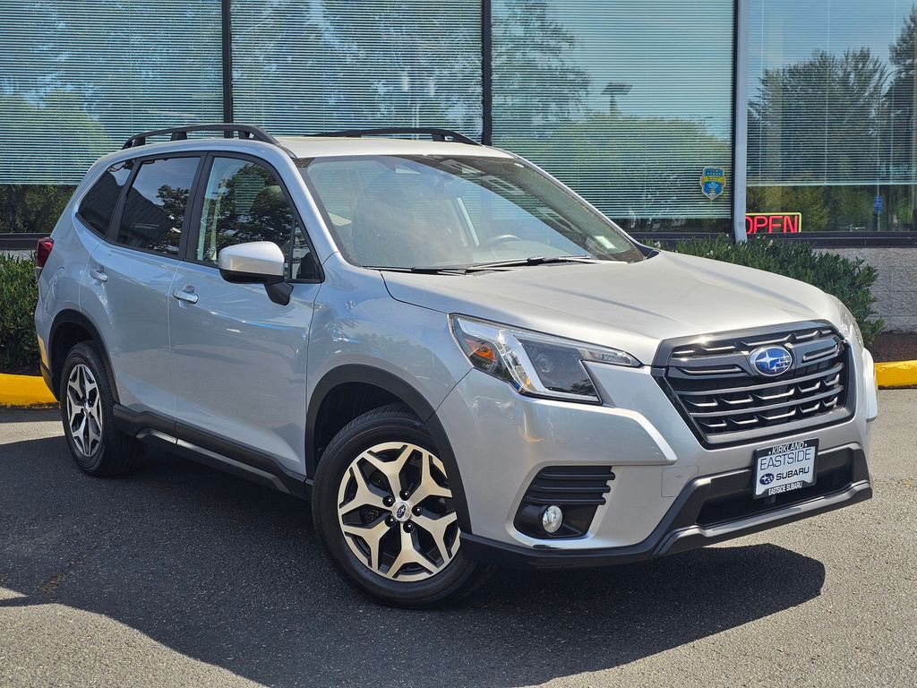 2023 Subaru Forester Premium's photo