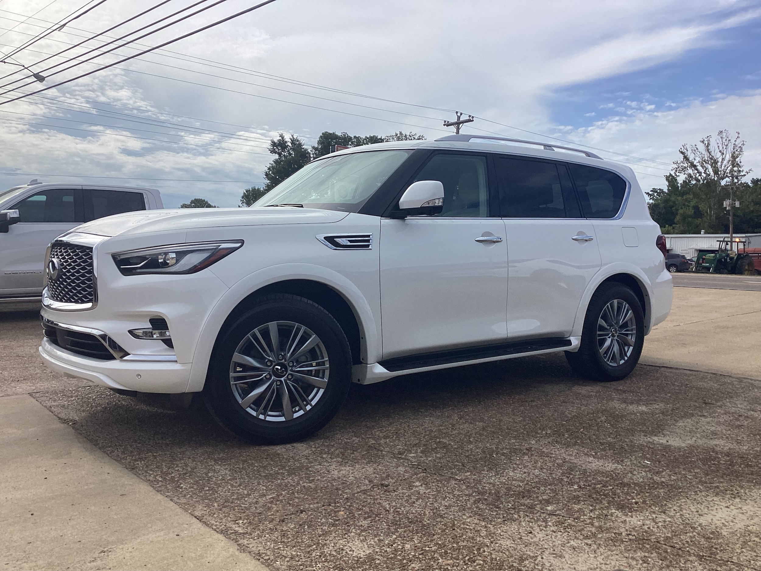 2024 INFINITI QX80 Luxe 4WD's photo