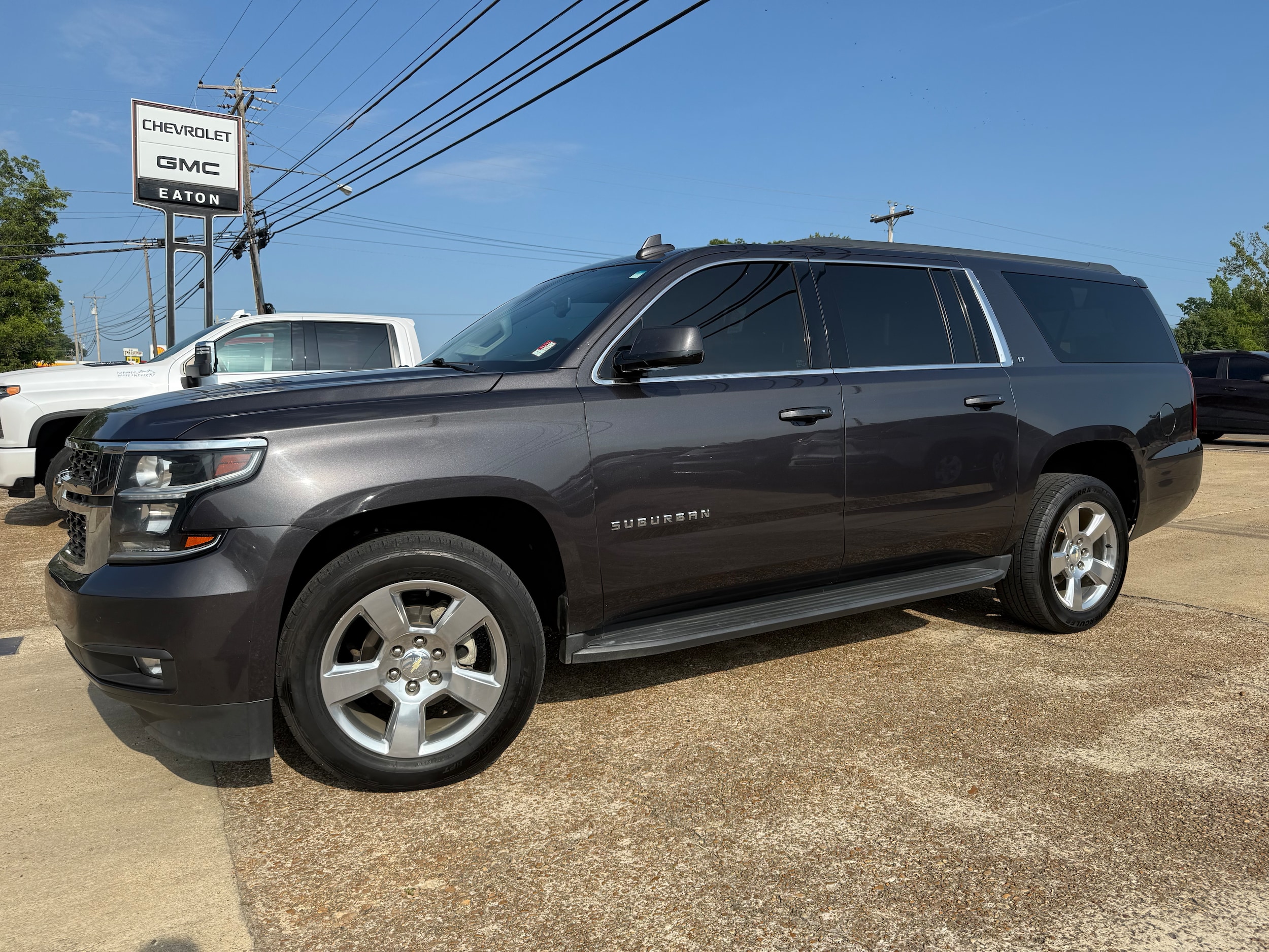 2018 Chevrolet Suburban LT's photo
