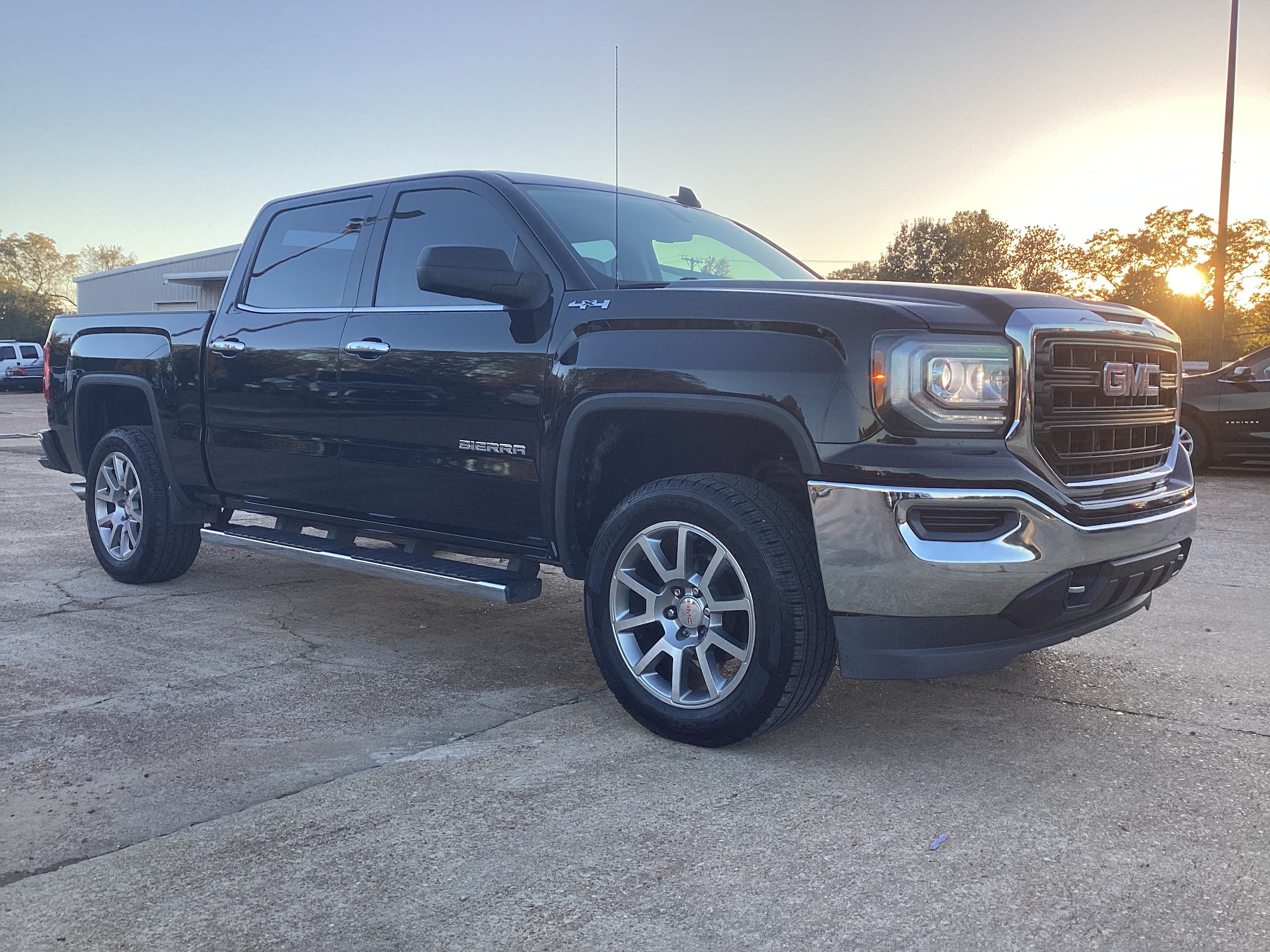 2017 GMC Sierra 4WD Crew Cab Standard Box's photo