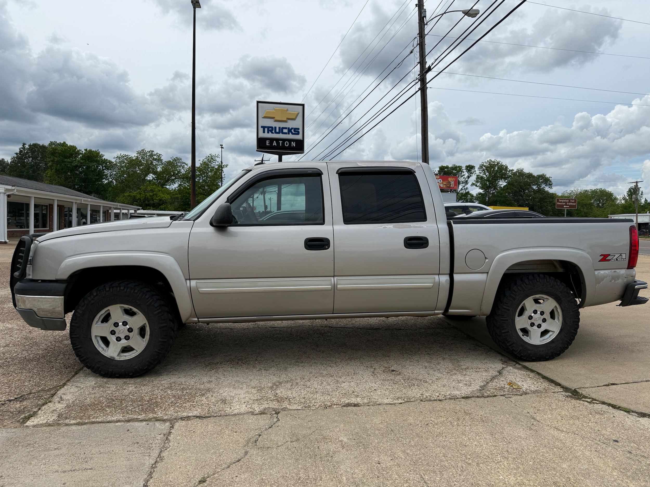Used 2005 Chevrolet Silverado 1500 Z71 with VIN 2GCEK13T151381994 for sale in Houston, MS