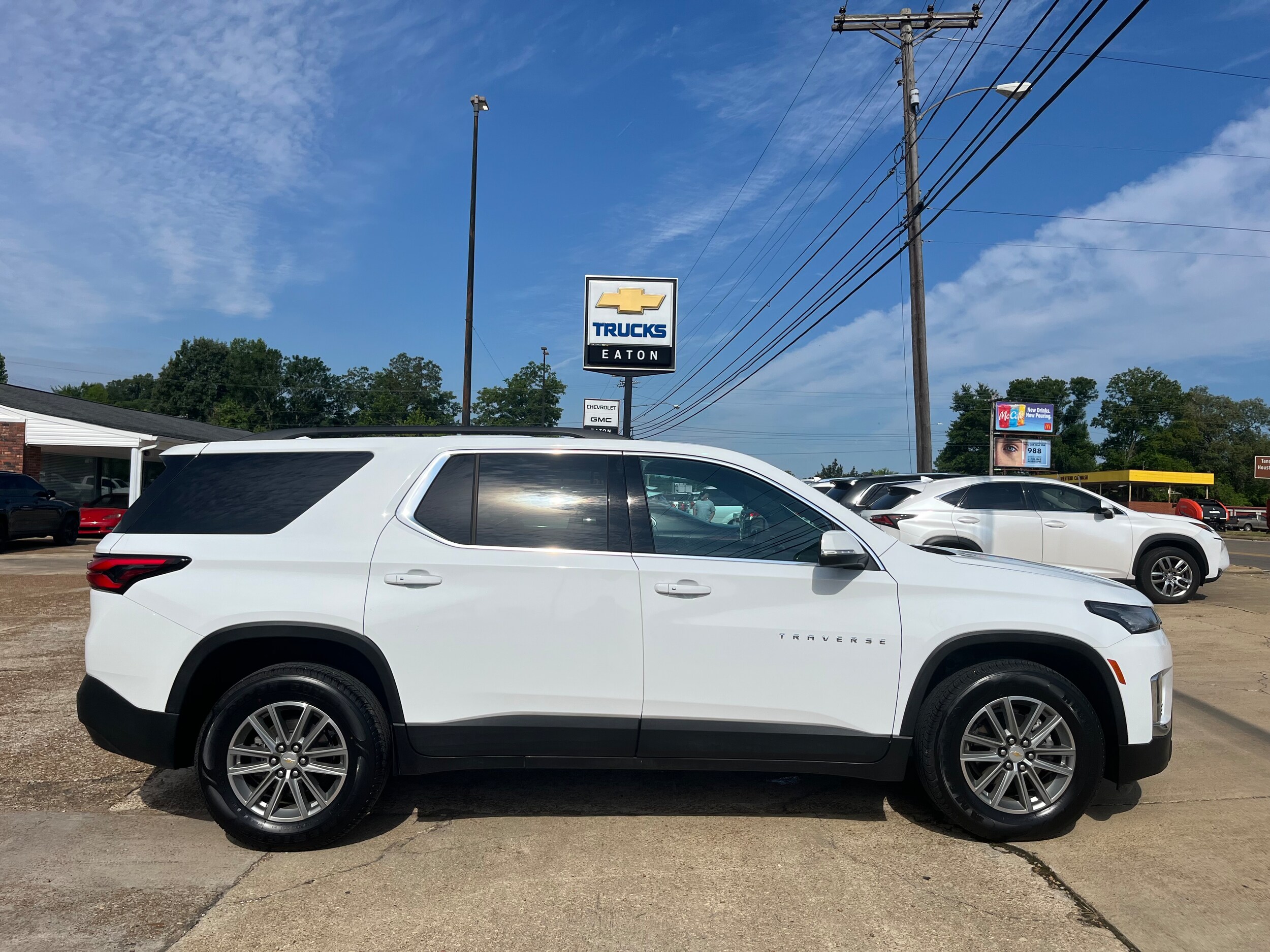 2023 Chevrolet Traverse LT Cloth FWD