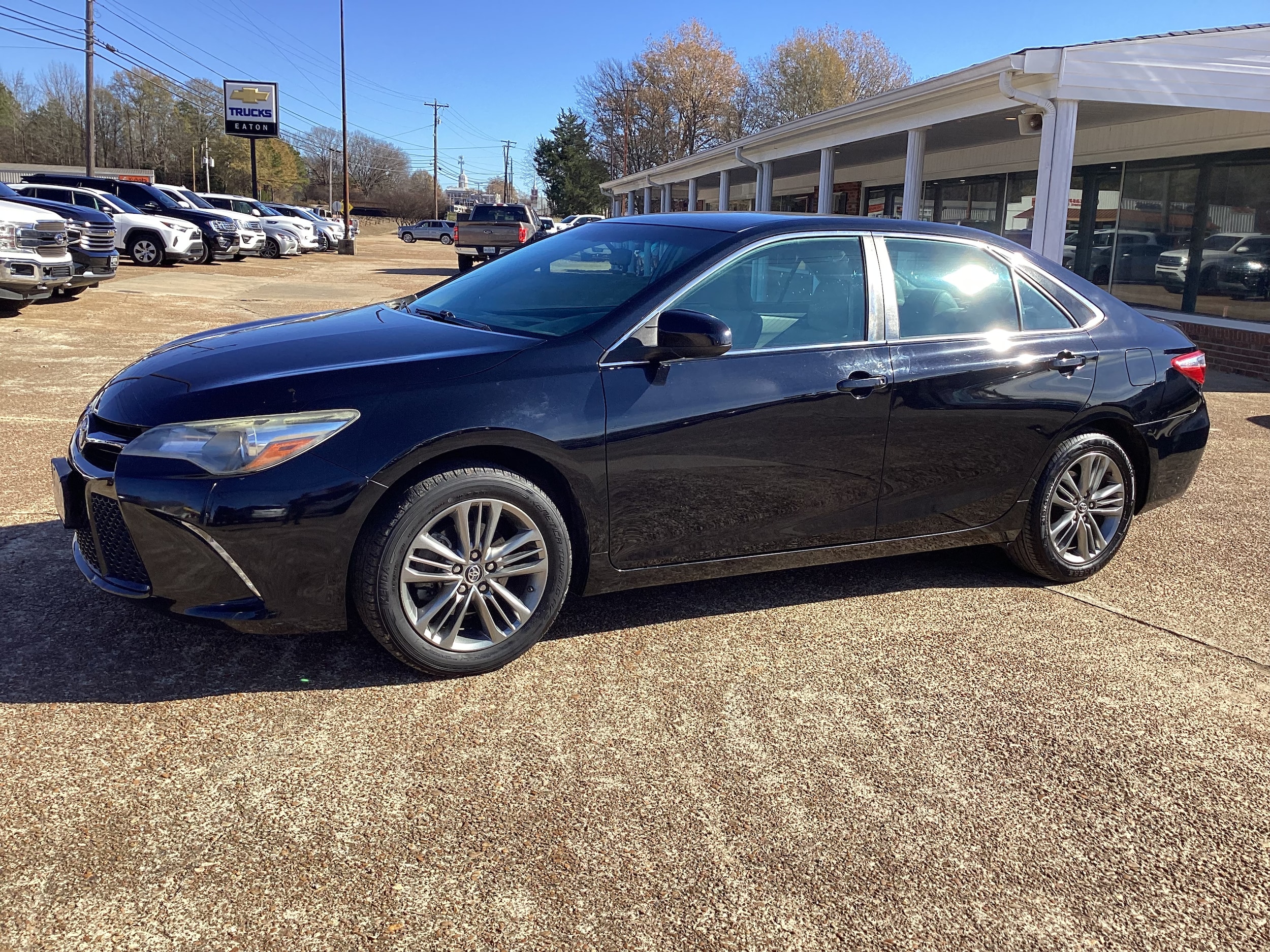 2017 Toyota Camry SE's photo
