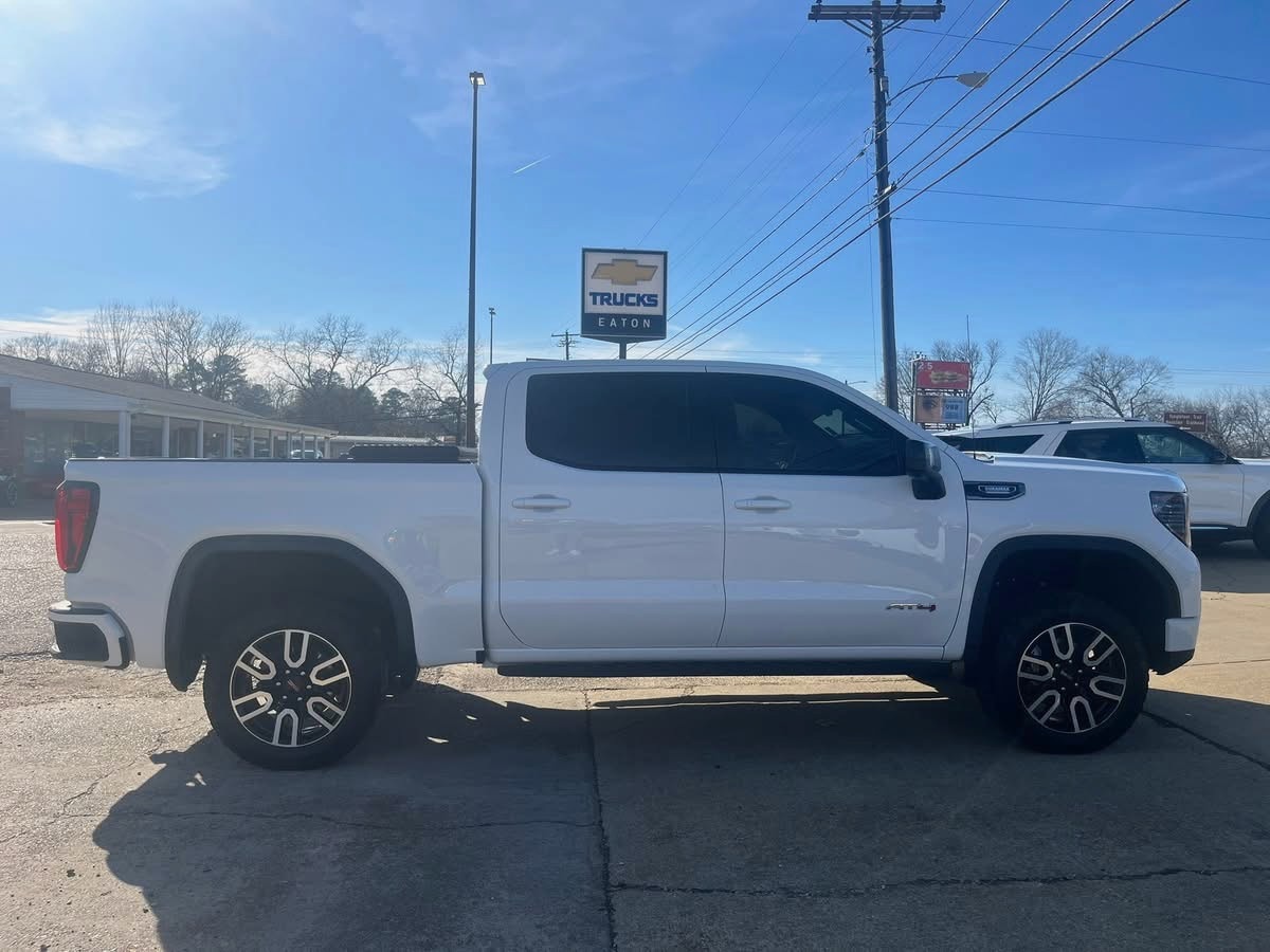 2023 GMC Sierra 4WD Crew Cab Short Box AT4's photo