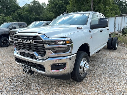 2026 Ram 3500 TRADESMAN CREW CAB CHASSIS 4X4 60' CA Pickup