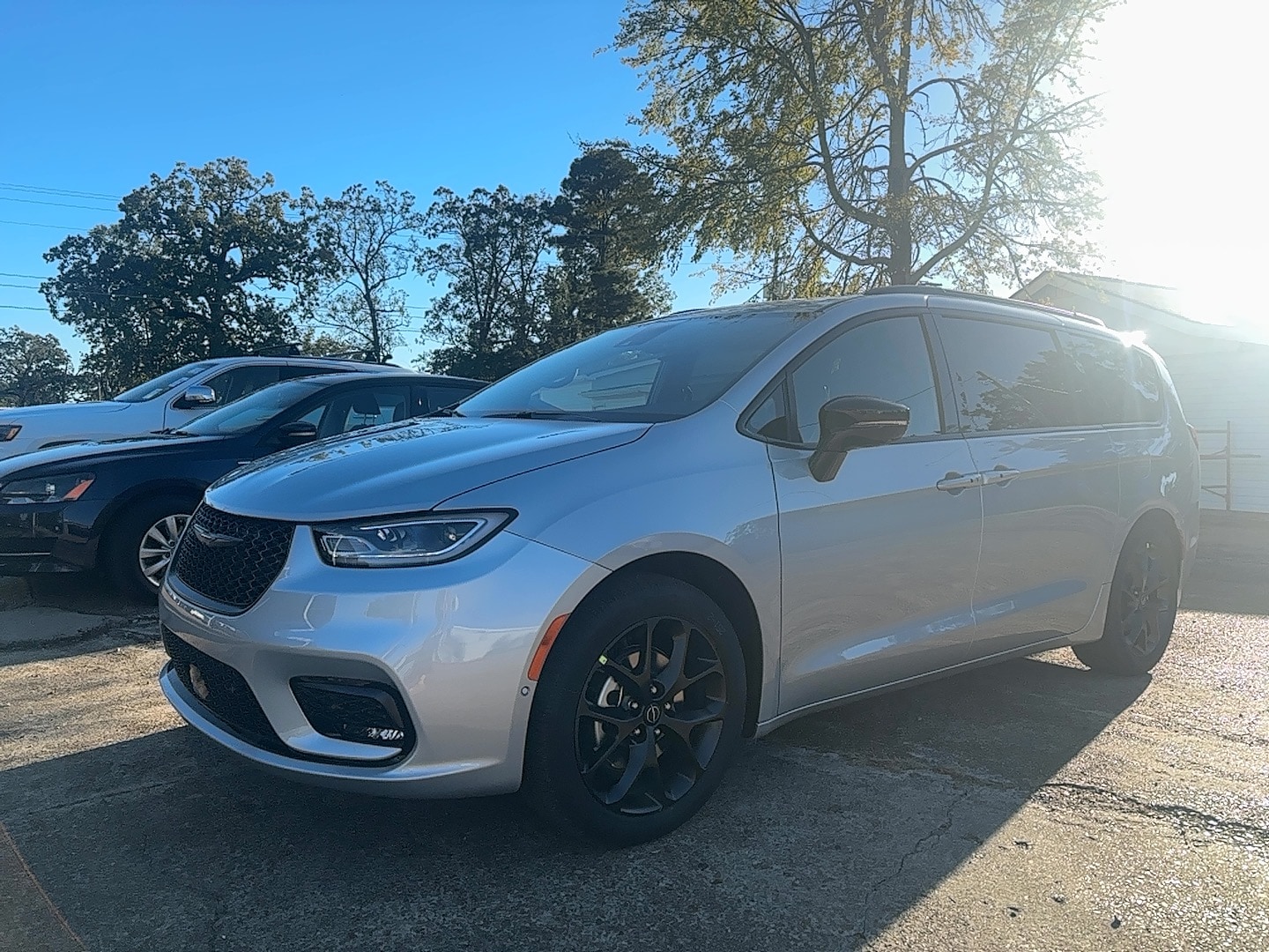 2026 Chrysler Pacifica Limited's photo