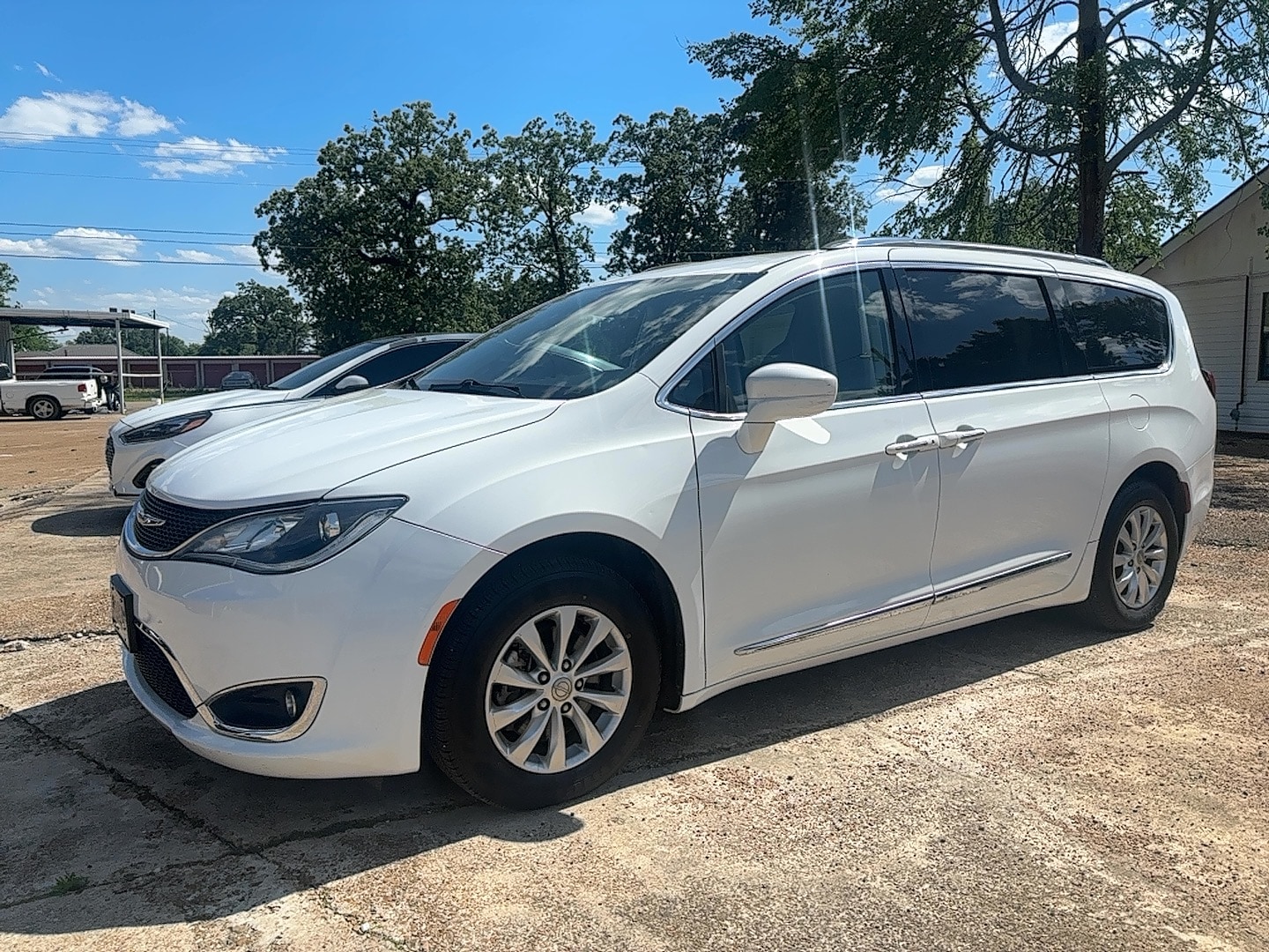 2019 Chrysler Pacifica Touring L's photo