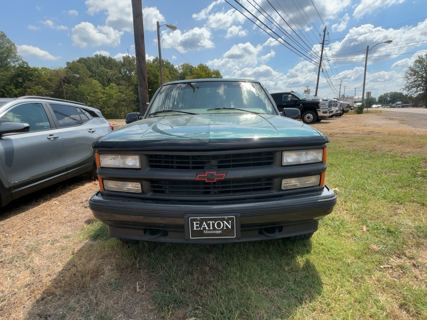 Used 1998 Chevrolet Tahoe Base with VIN 3GNEK18RXWG131540 for sale in Houston, MS