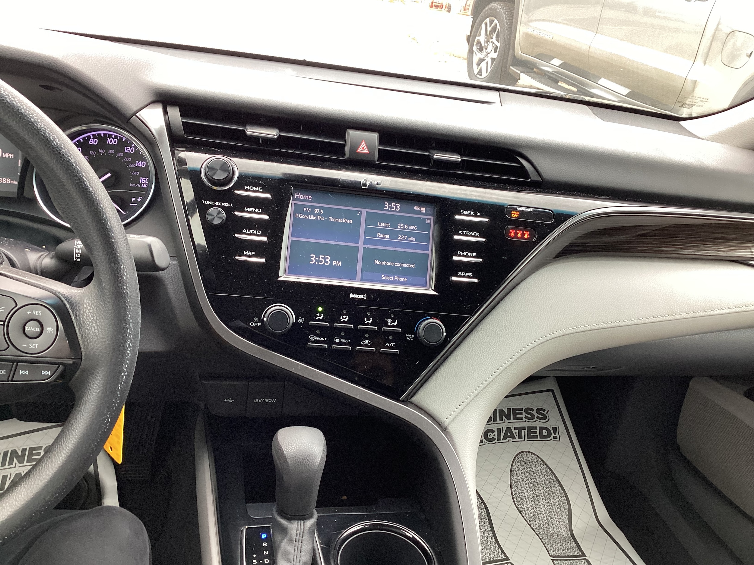 2020 Toyota Camry LE - Photo 7