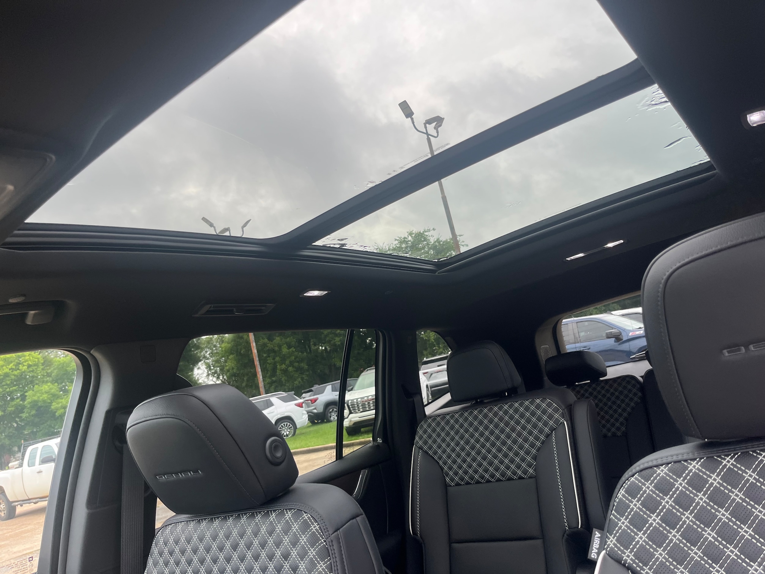 2026 GMC Acadia Denali - Photo 6