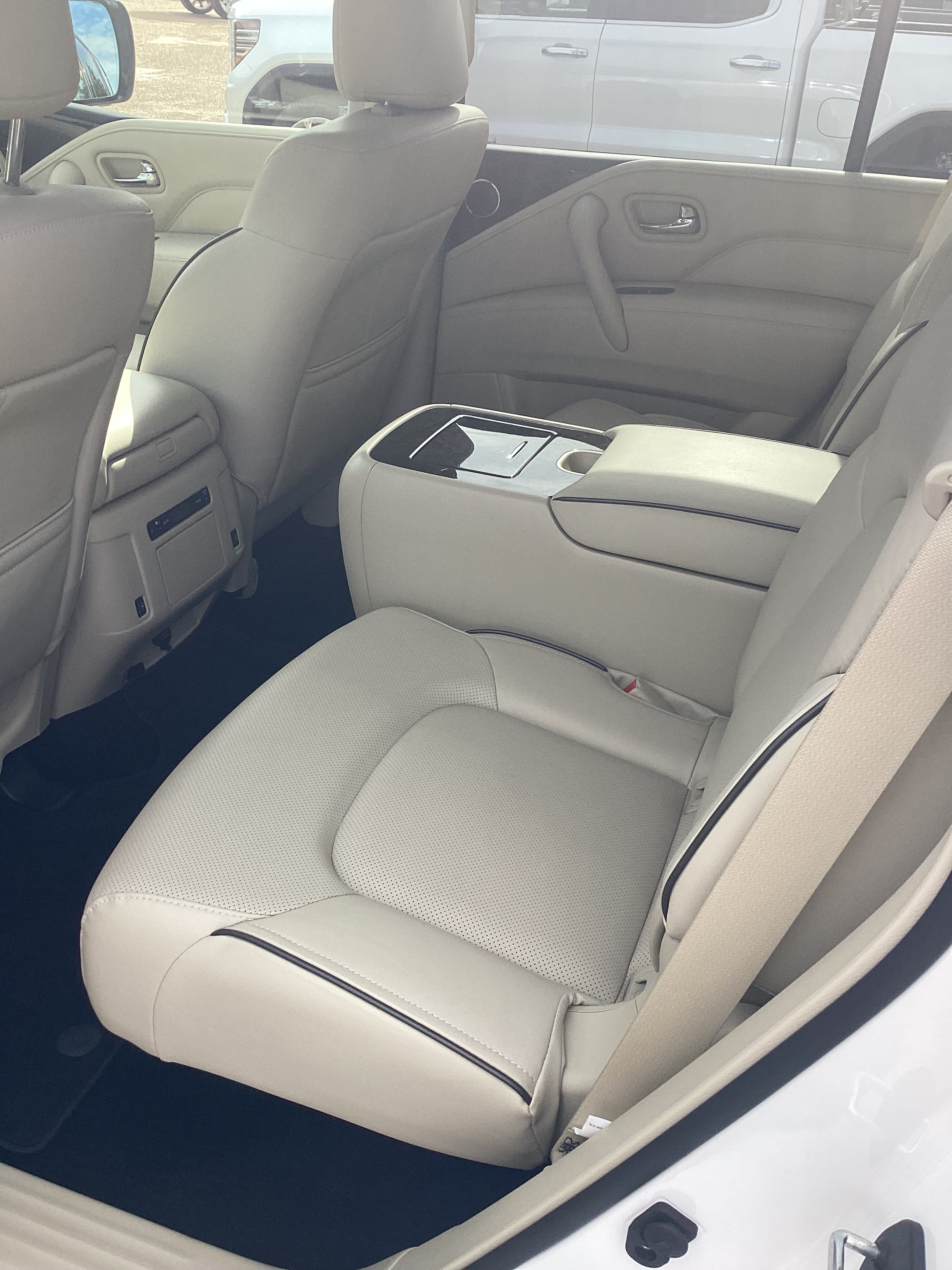 2024 INFINITI QX80 Luxe 4WD - Photo 11