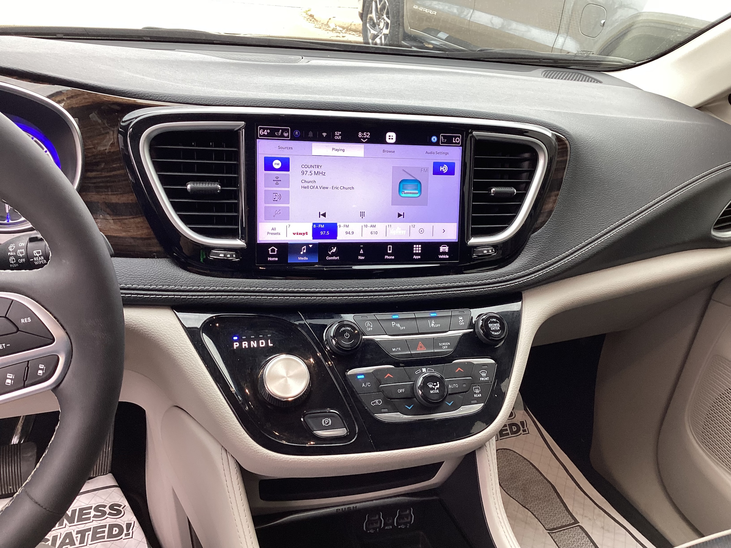 2023 Chrysler Pacifica Limited - Photo 8