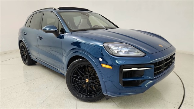 2025 Porsche Cayenne GTS's photo
