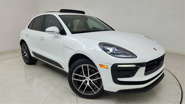 2023 Porsche Macan T's photo