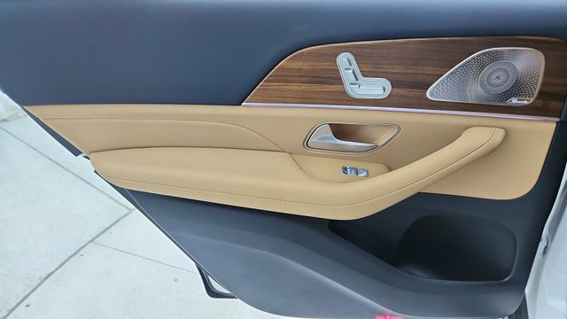 2025 Mercedes-Benz GLS Base - Photo 36