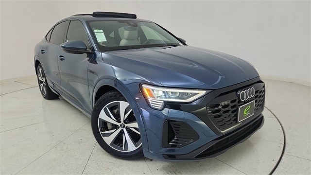 2024 Audi Q8 Sportback e-tron Premium's photo