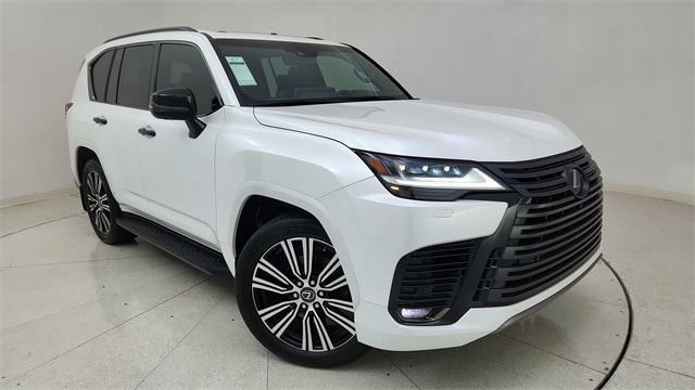 2023 Lexus LX Luxury's photo