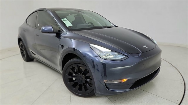 2025 Tesla Model Y Long Range's photo