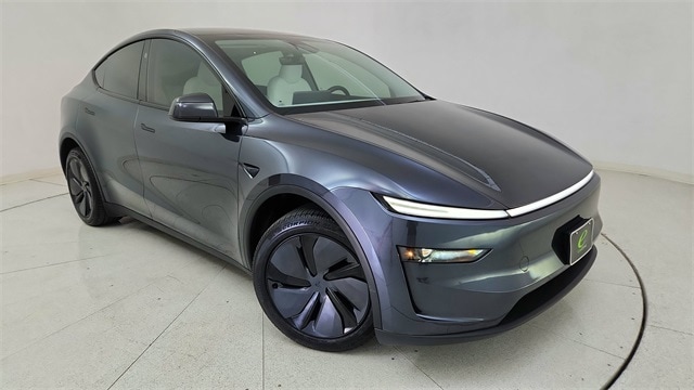 2026 Tesla Model Y Premium's photo