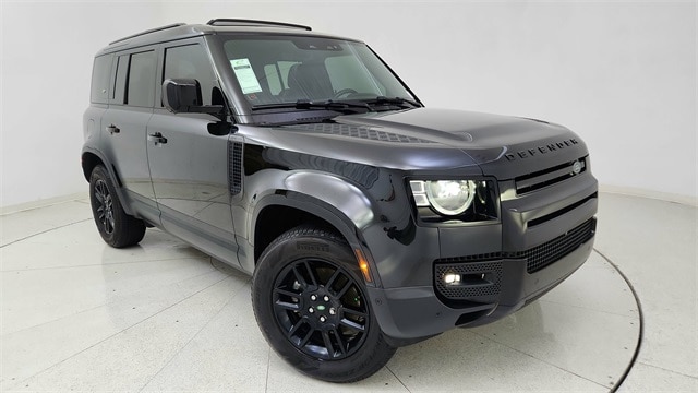 2024 Land Rover Defender S's photo