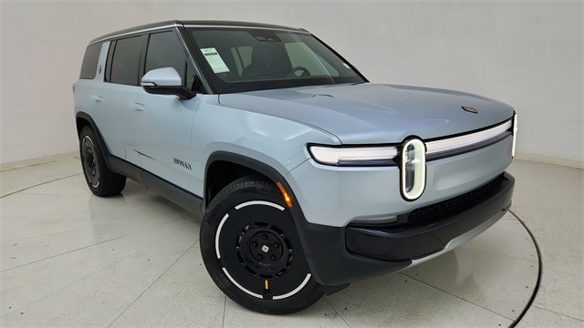 2025 Rivian R1S Adventure's photo
