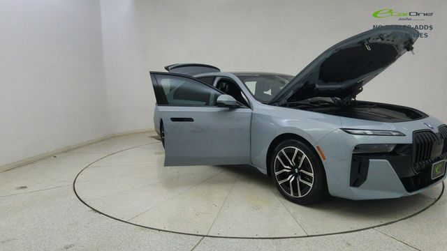 2025 BMW i7 60 | CarEdge | CarEdge
