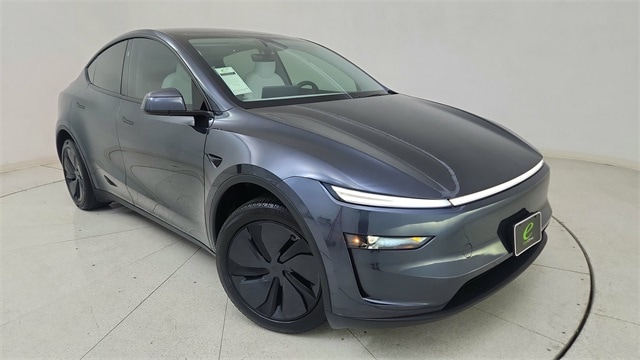 2026 Tesla Model Y Long Range's photo