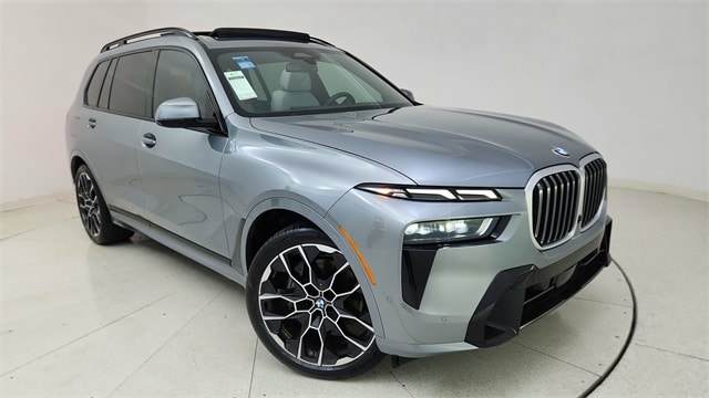 2023 BMW X7 40i's photo