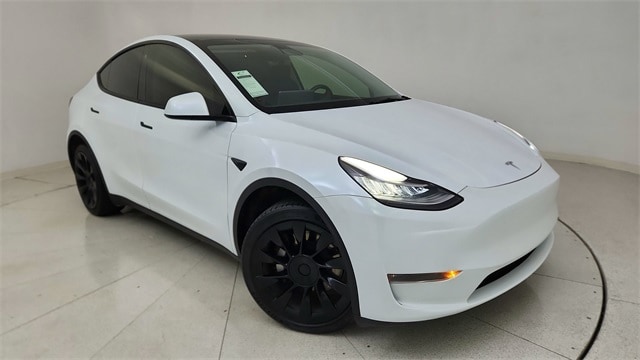 2023 Tesla Model Y Long Range's photo