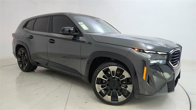 2023 BMW XM Base's photo