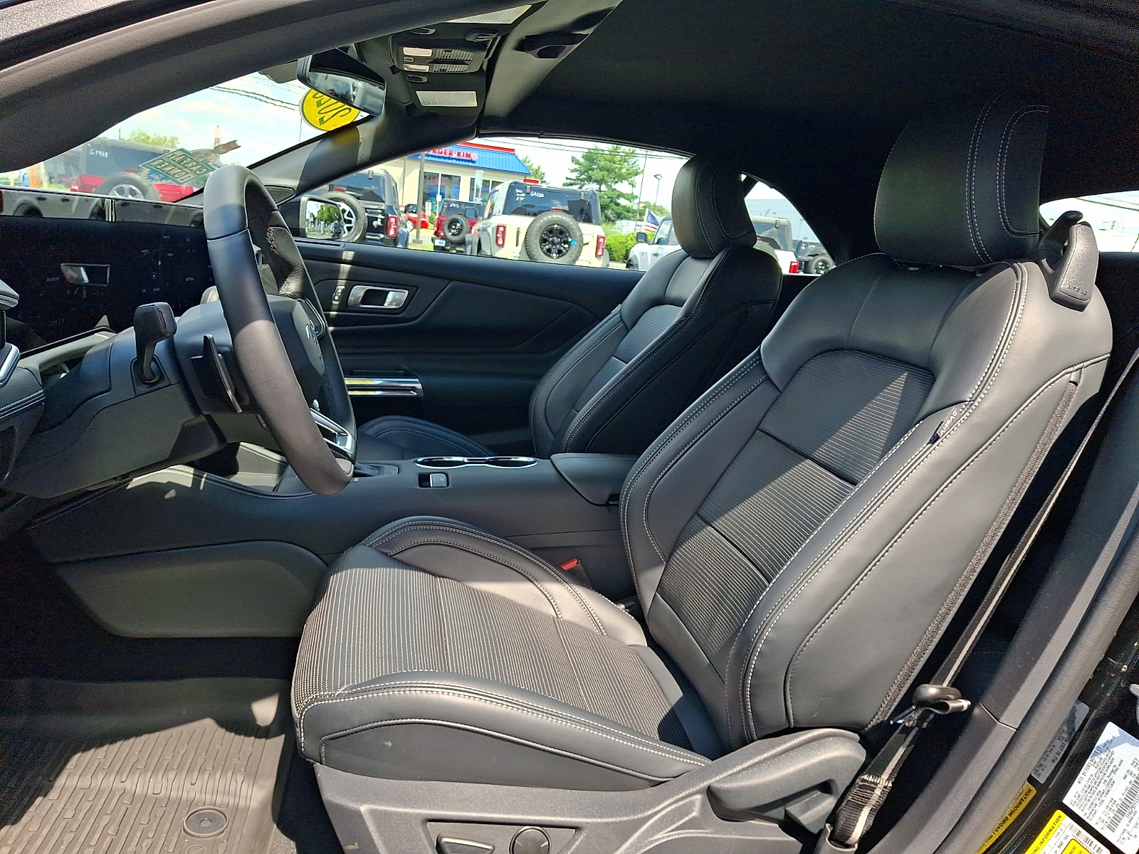 2025 Ford Mustang GT Premium - Photo 13