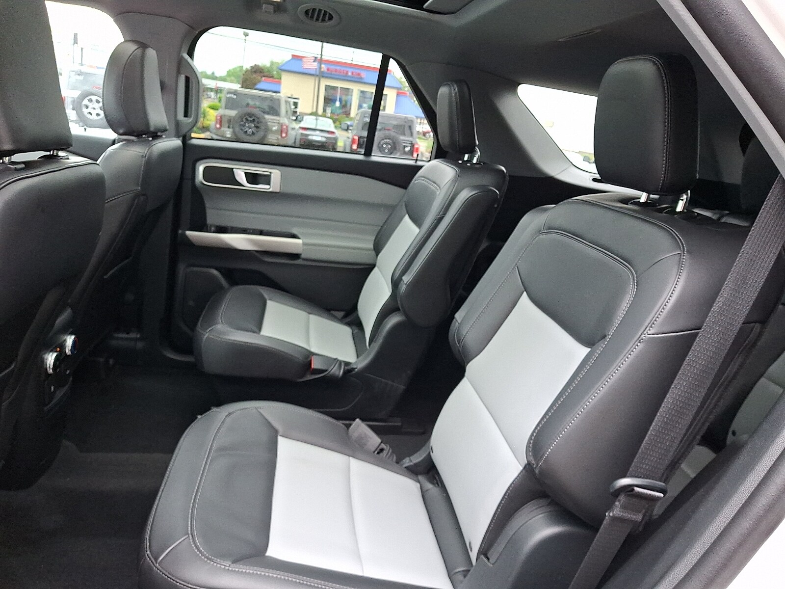 2023 Ford Explorer XLT - Photo 11