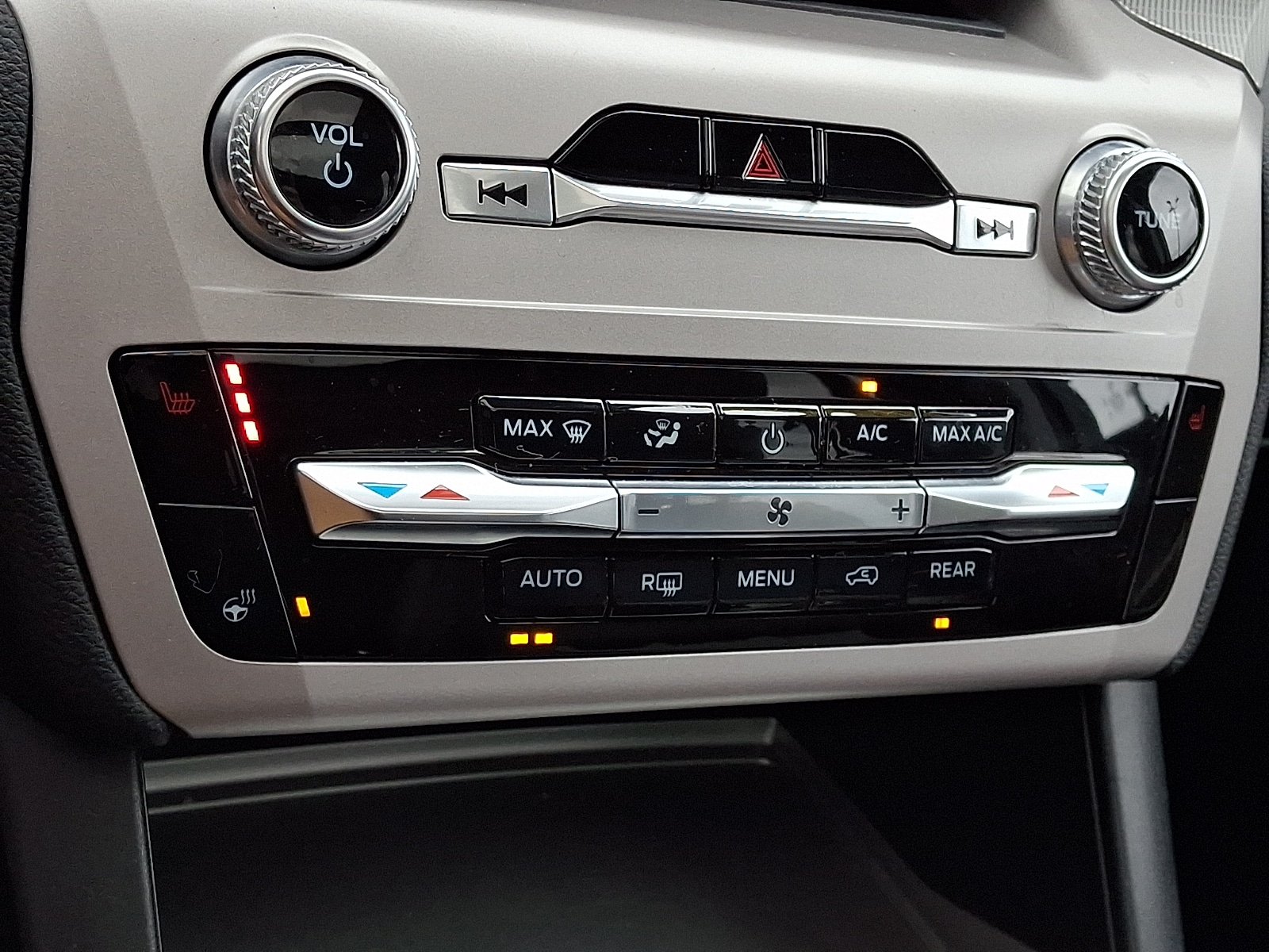 2023 Ford Explorer XLT - Photo 19