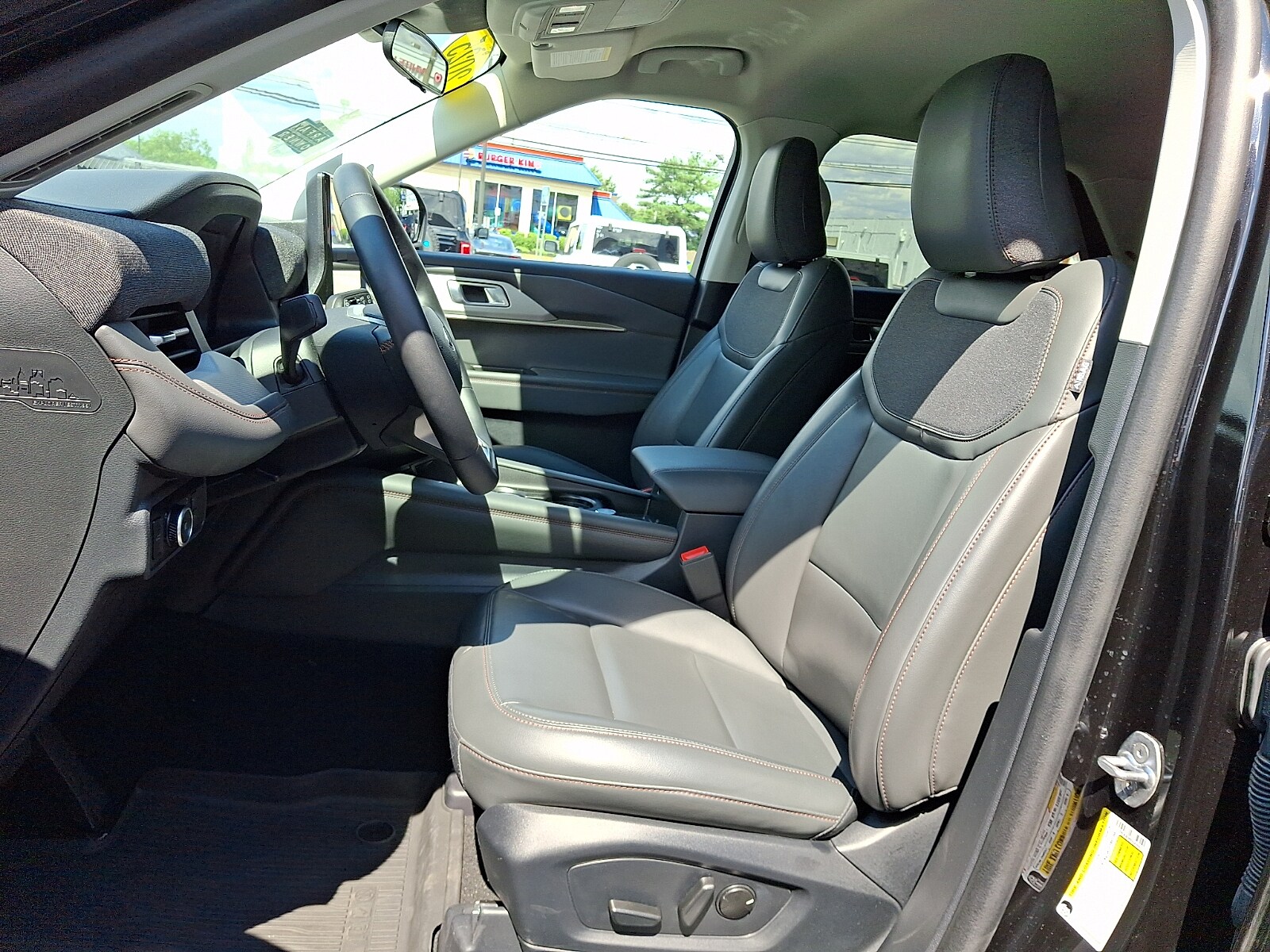 2025 Ford Explorer Active - Photo 16