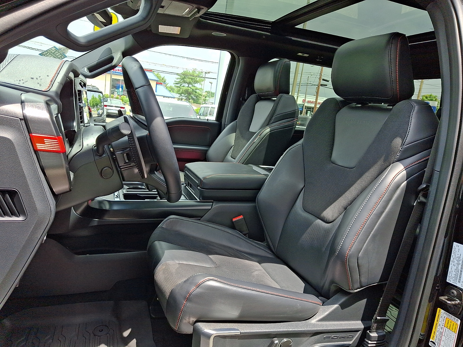 2025 Ford F-150 Raptor - Photo 16