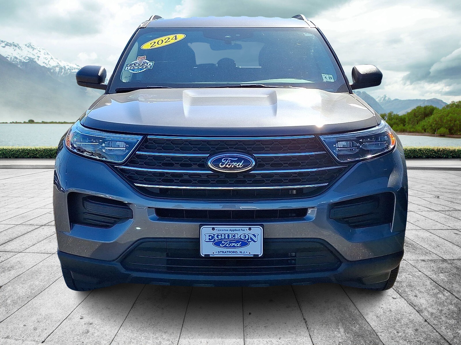 2024 Ford Explorer XLT photo 2