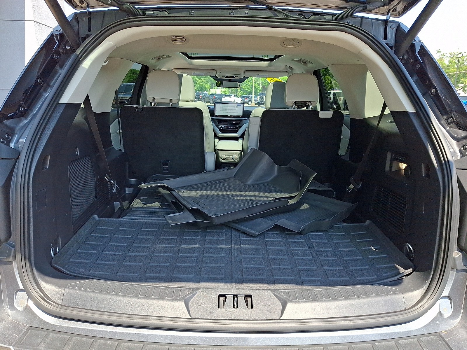 2025 Ford Explorer Platinum - Photo 29
