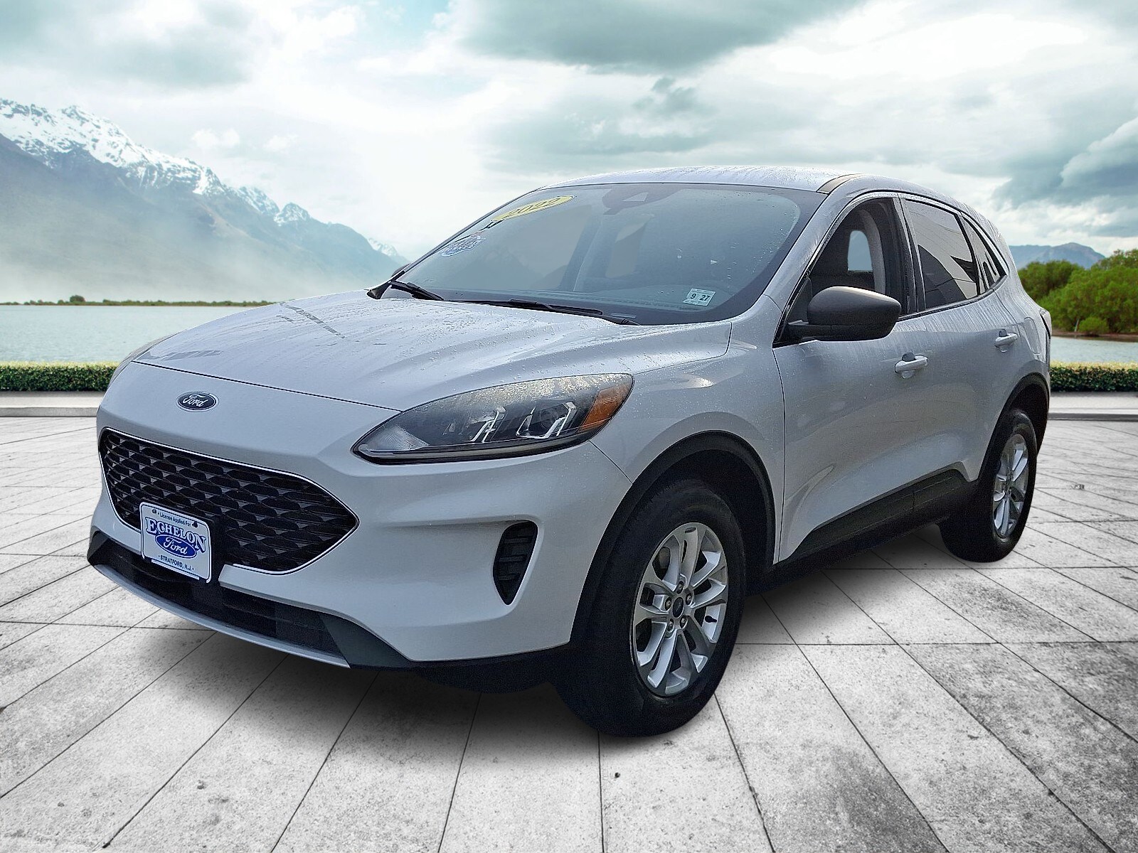 2022 Ford Escape SE Sport photo 2