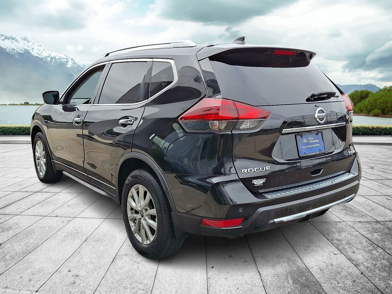 2020 Nissan Rogue SV AWD photo 2