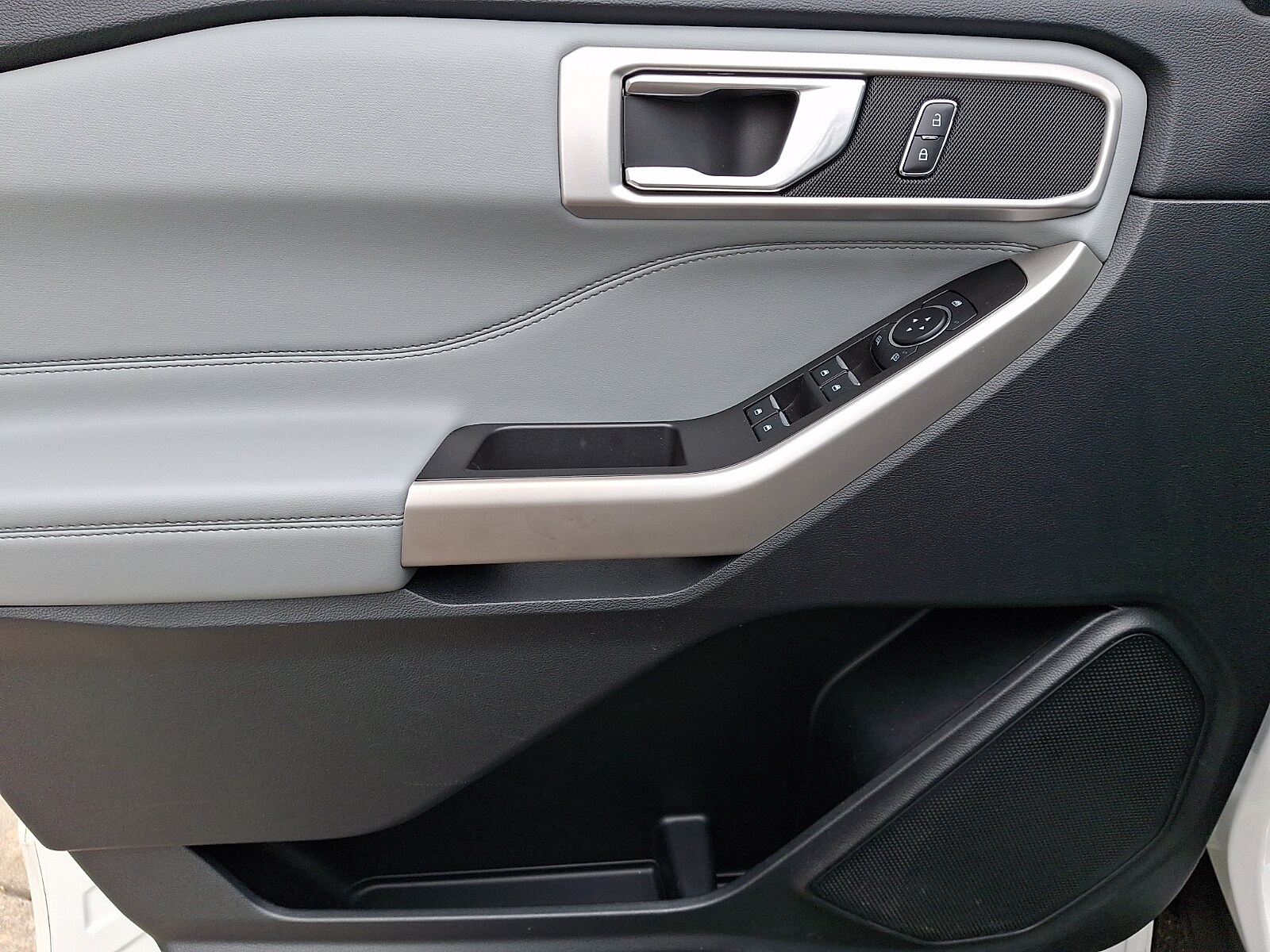 2023 Ford Explorer XLT - Photo 15