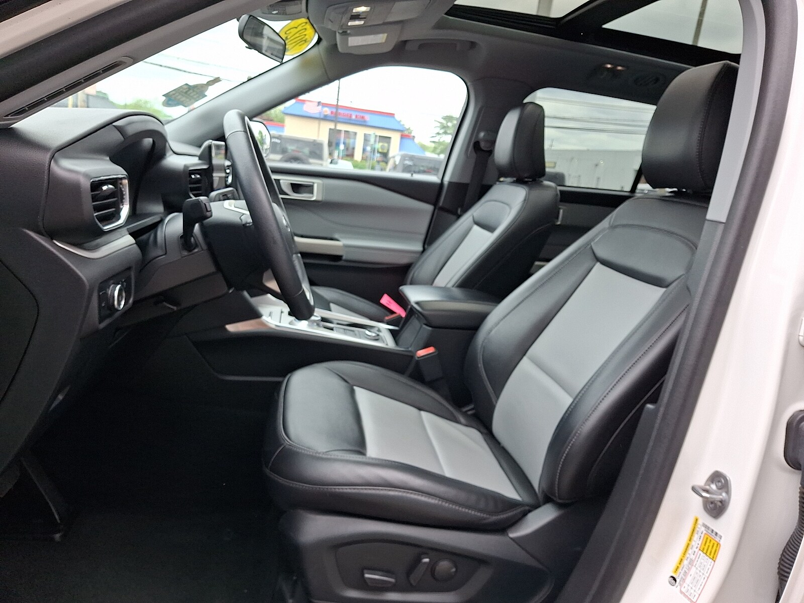 2023 Ford Explorer XLT - Photo 16