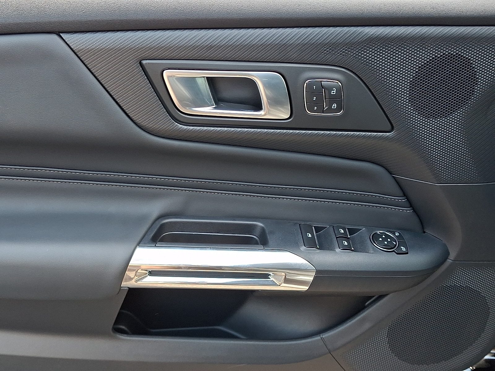 2025 Ford Mustang GT Premium - Photo 12